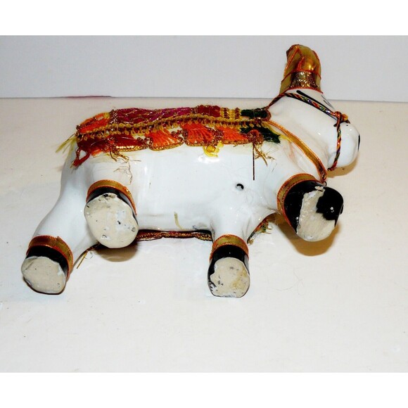 The Handsome Bull Showpiece Indian Folk Art Culturally Dressed - Picture 5 of 6